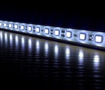 Wodoodporne 2835 emitujące światło boczne paski LED Żaroodporny profil aluminiowy